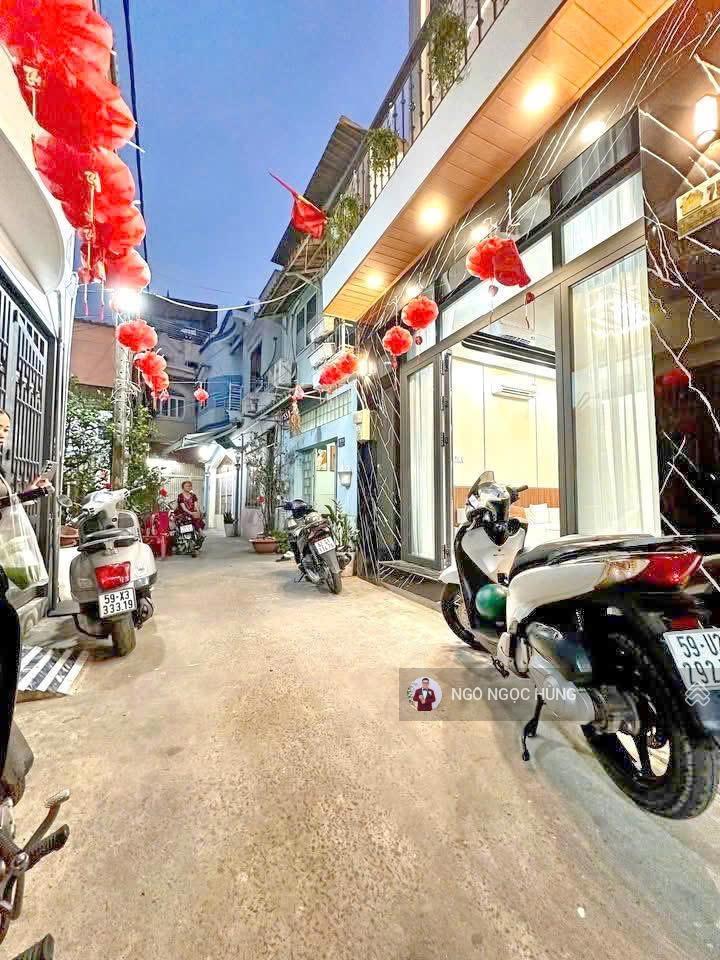 Bán nhà hẻm trần xuân soạn q7
giá bán 6 . 2 tỷ (thương lượng)
dt 4.4x8 (35m).
