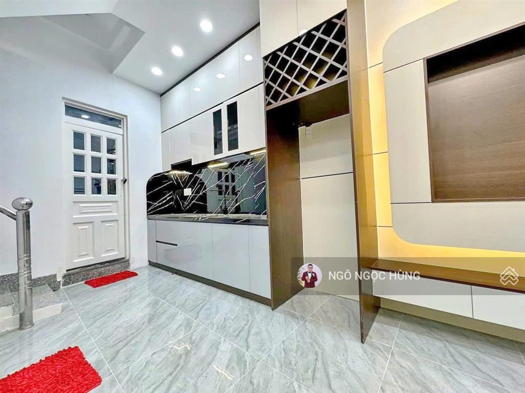 Bán nhà hẻm trần xuân soạn q7
giá bán 6 . 2 tỷ (thương lượng)
dt 4.4x8 (35m).