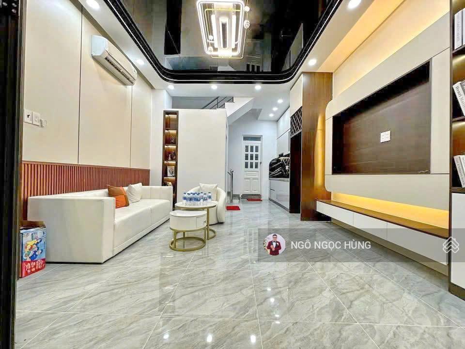 Bán nhà hẻm trần xuân soạn q7
giá bán 6 . 2 tỷ (thương lượng)
dt 4.4x8 (35m).