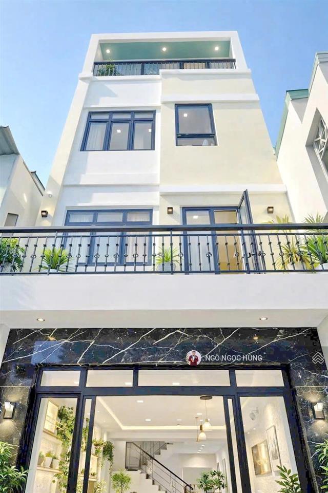 Bán nhà hẻm trần xuân soạn q7
giá bán 6 . 2 tỷ (thương lượng)
dt 4.4x8 (35m).