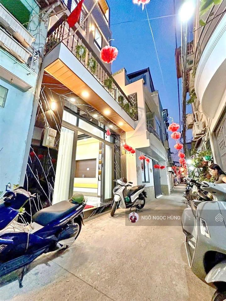 Bán nhà hẻm trần xuân soạn q7
giá bán 6 . 2 tỷ (thương lượng)
dt 4.4x8 (35m).