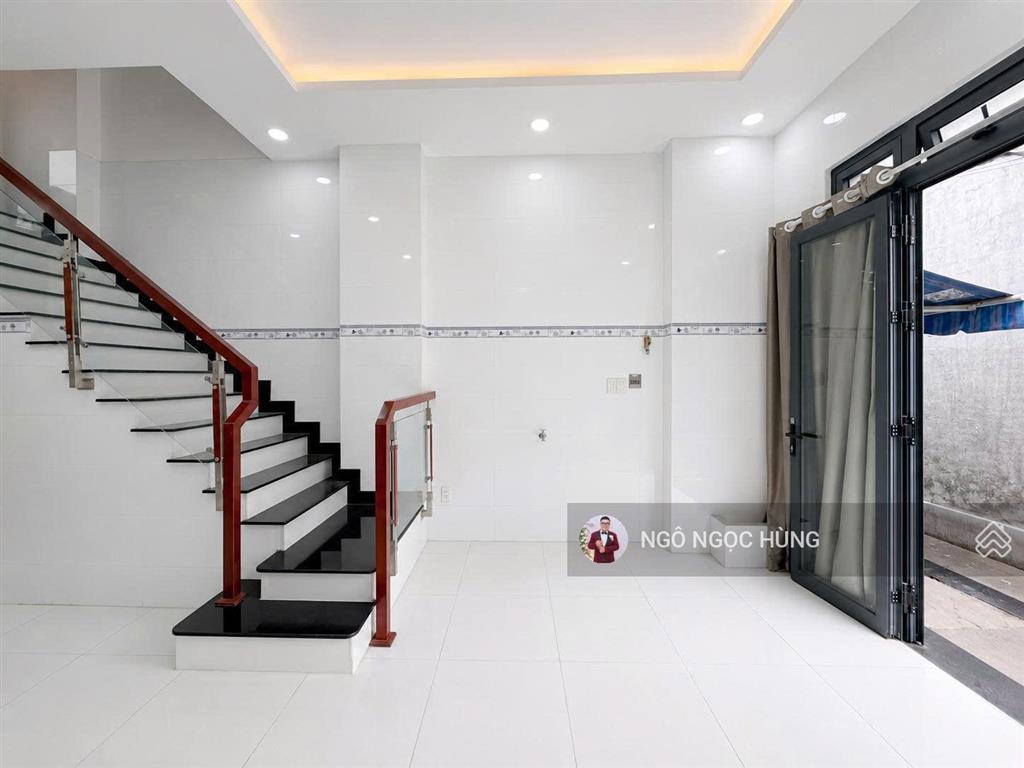 Nhà đẹp vừa hoàn thiện trệt, 2 lầu 4 pn hẻm lê văn lương q7 giá 3.75 tỷ