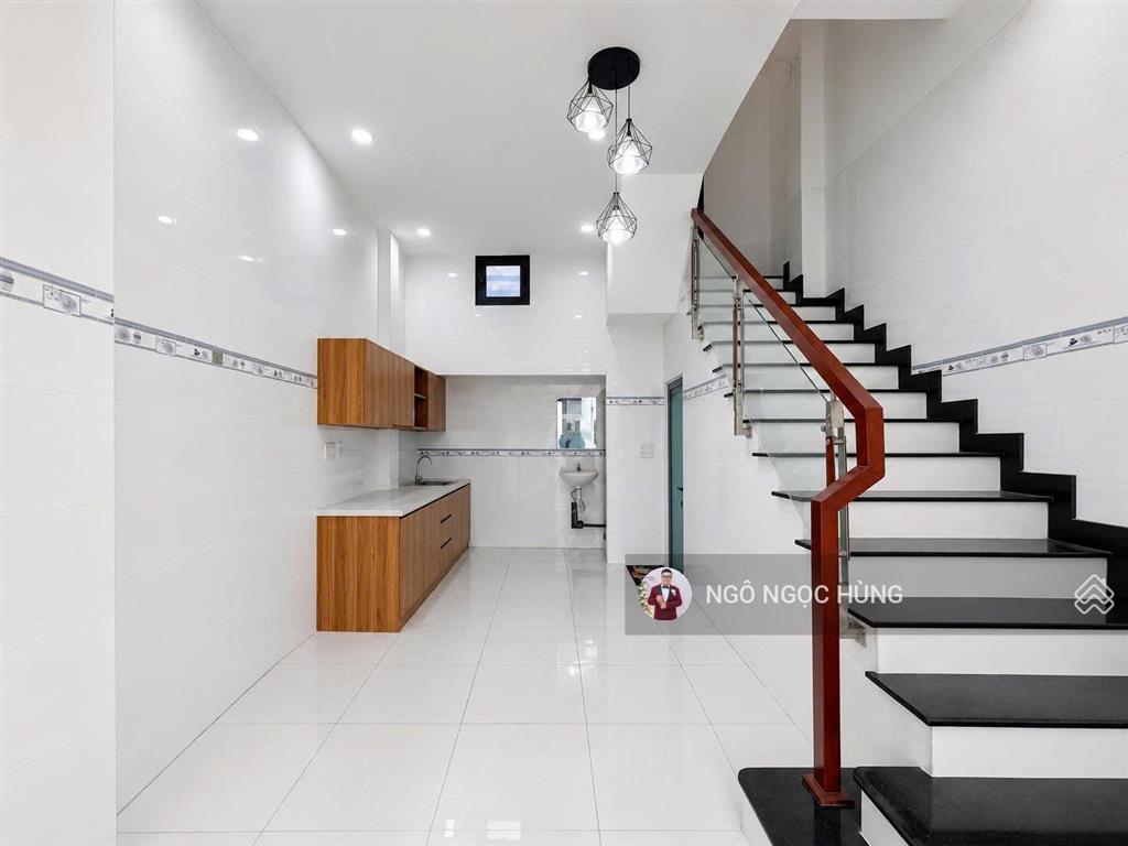 Nhà đẹp vừa hoàn thiện trệt, 2 lầu 4 pn hẻm lê văn lương q7 giá 3.75 tỷ