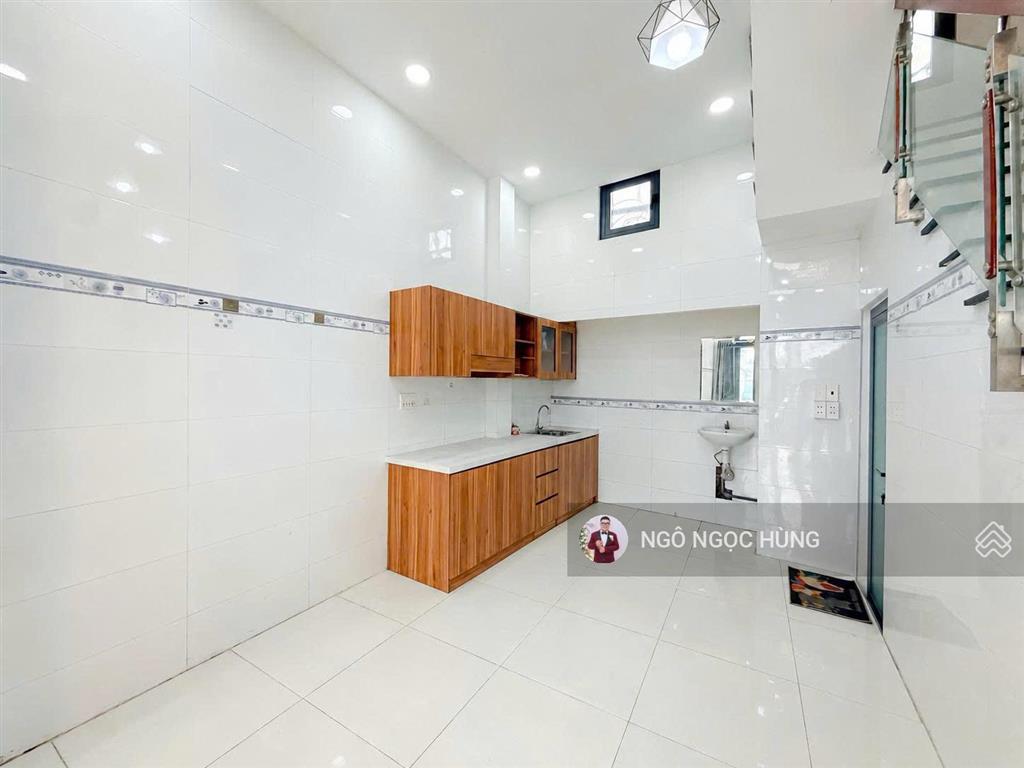 Nhà đẹp vừa hoàn thiện trệt, 2 lầu 4 pn hẻm lê văn lương q7 giá 3.75 tỷ