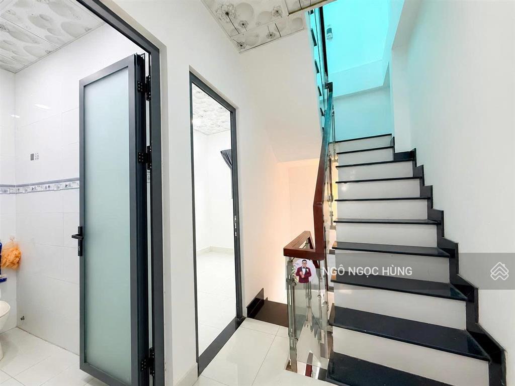 Nhà đẹp vừa hoàn thiện trệt, 2 lầu 4 pn hẻm lê văn lương q7 giá 3.75 tỷ