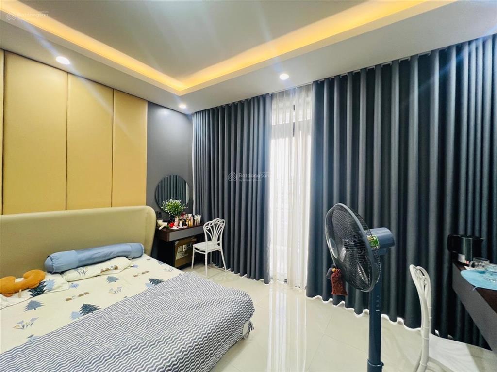 Nhà mtkd đường bùi văn ba, quận 7
 đường trước nhà 12m, gần chợ
 diện tích 4.8m x 17m
