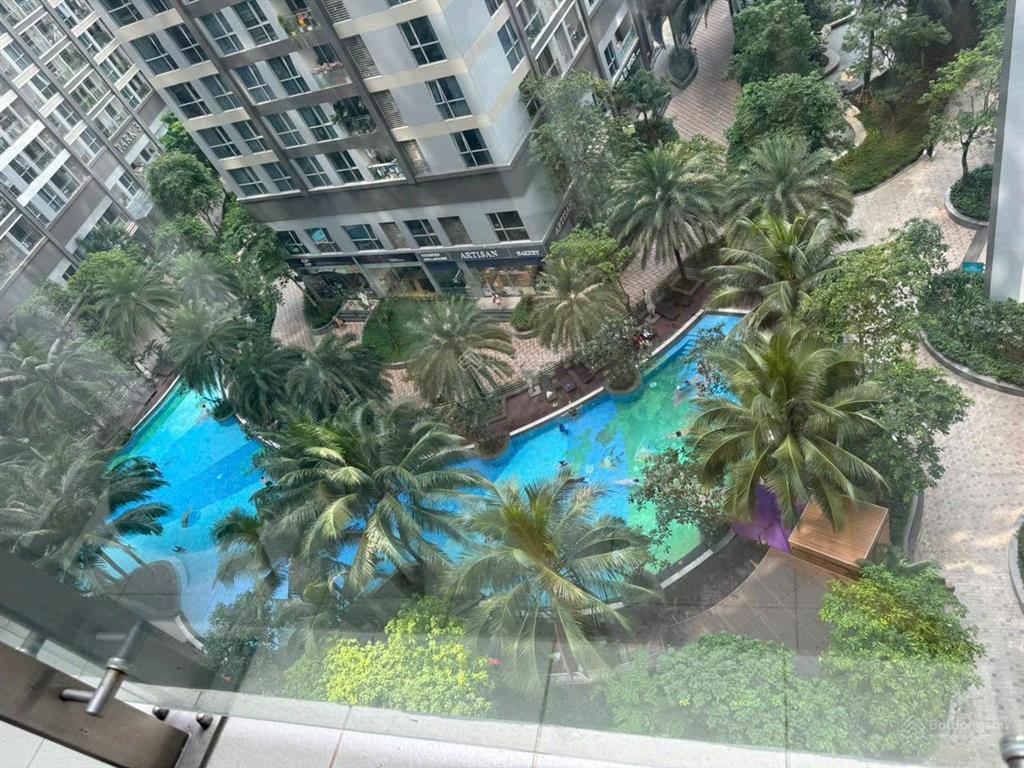 Giảm sâu 3pn view sông, sổ hồ lâu dài, vinhomes central park, view cực chill.  0797 732 ***