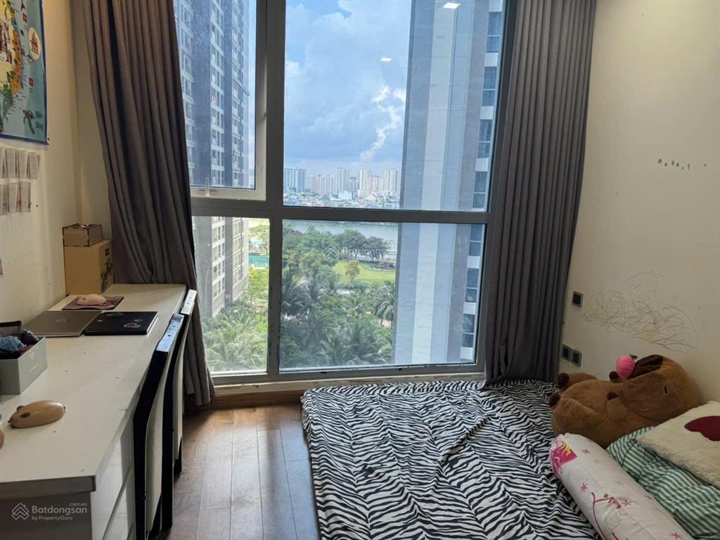 Giảm sâu 3pn view sông, sổ hồ lâu dài, vinhomes central park, view cực chill.  0797 732 ***