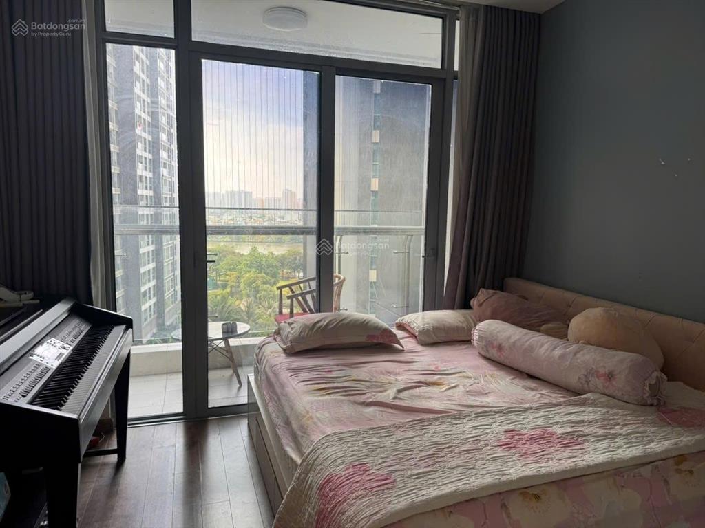 Giảm sâu 3pn view sông, sổ hồ lâu dài, vinhomes central park, view cực chill.  0797 732 ***
