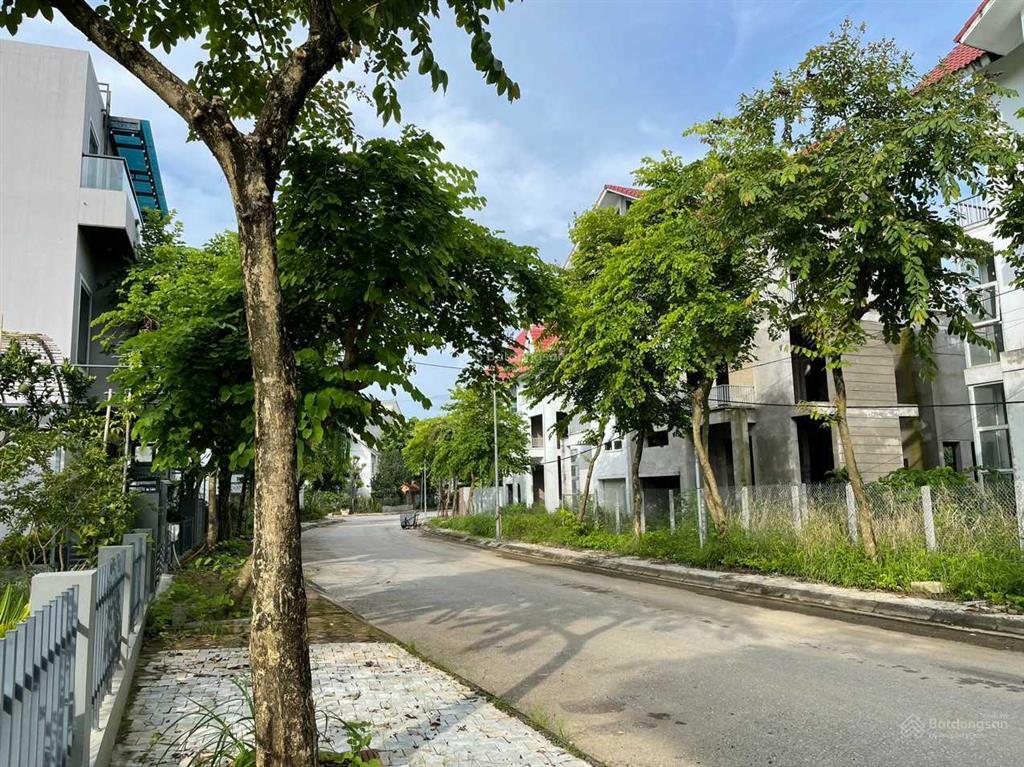 Bán gấp biệt thự ngôi nhà mới, giá tốt nhất khu vực