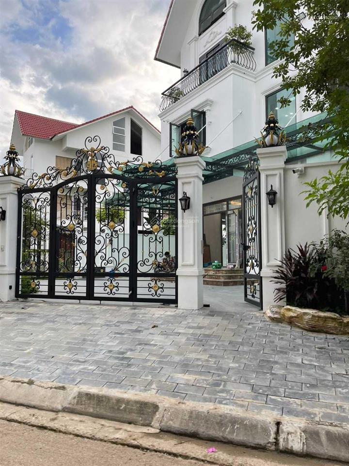 Bán gấp biệt thự ngôi nhà mới, giá tốt nhất khu vực