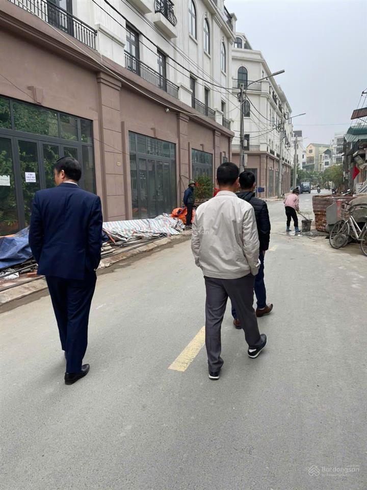 Chủ ngộp bank cần bán shophouse sơn đồng center, hoài đức  hướng đông nam