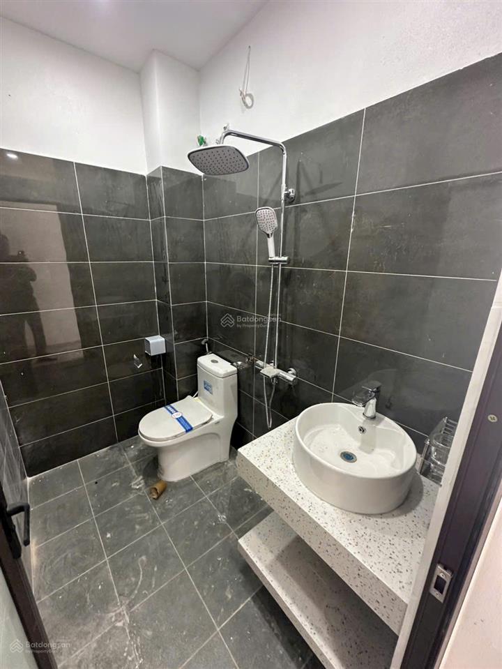 Nhà 4 tầng 45m sân  cổng riêng 4pn  oto cách 20m chỉ 5 phút di chuyển ra kđt đô nghĩa  hà đông