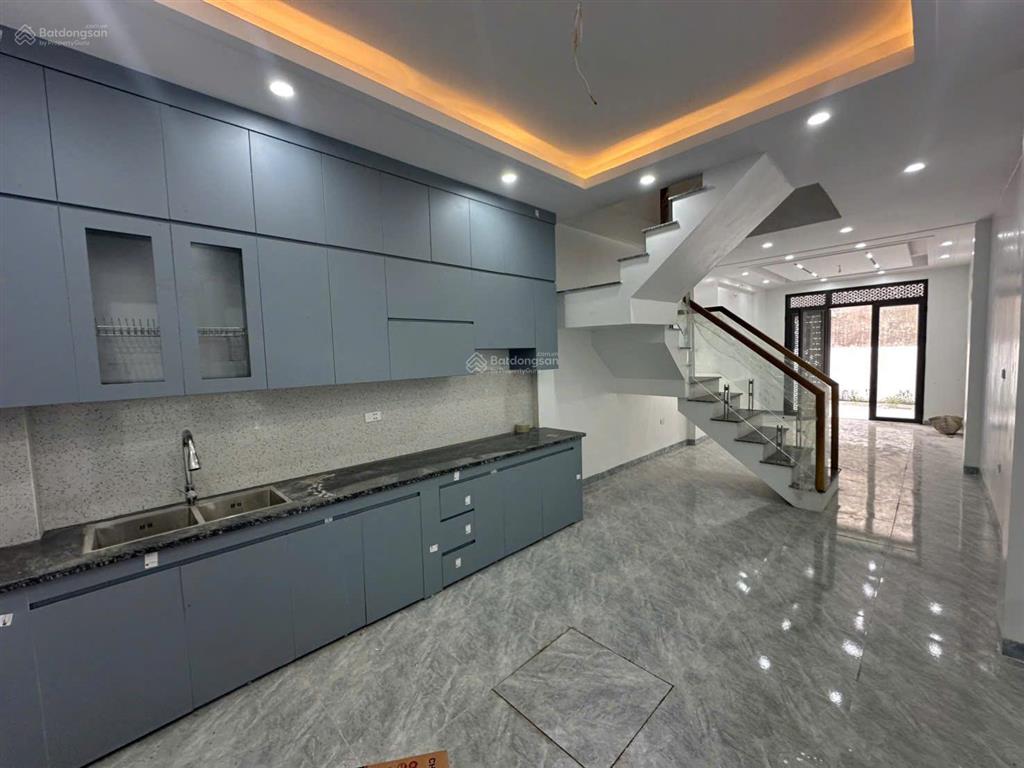 Nhà 4 tầng 45m sân  cổng riêng 4pn  oto cách 20m chỉ 5 phút di chuyển ra kđt đô nghĩa  hà đông