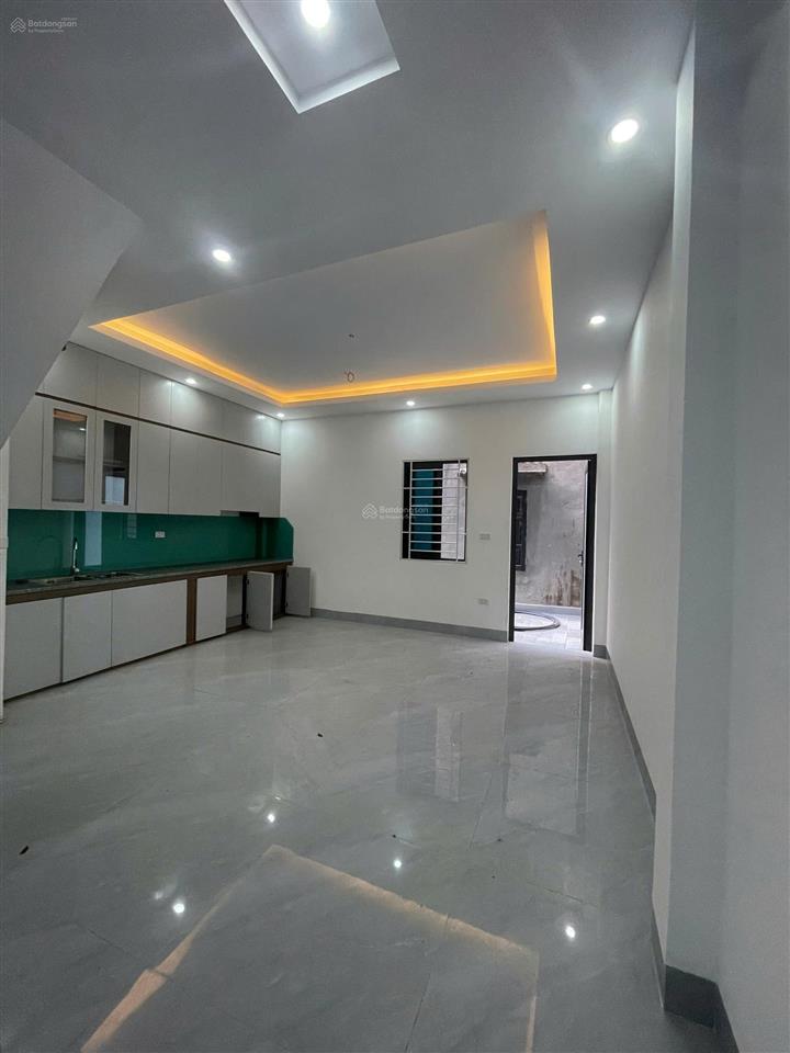 Giảm sốc 1,3 tỷ chỉ còn 3,7 tỷ nhà 4 tầng dt  80m2 full tiện ích  ô tô đỗ cách 50m full tiện ích