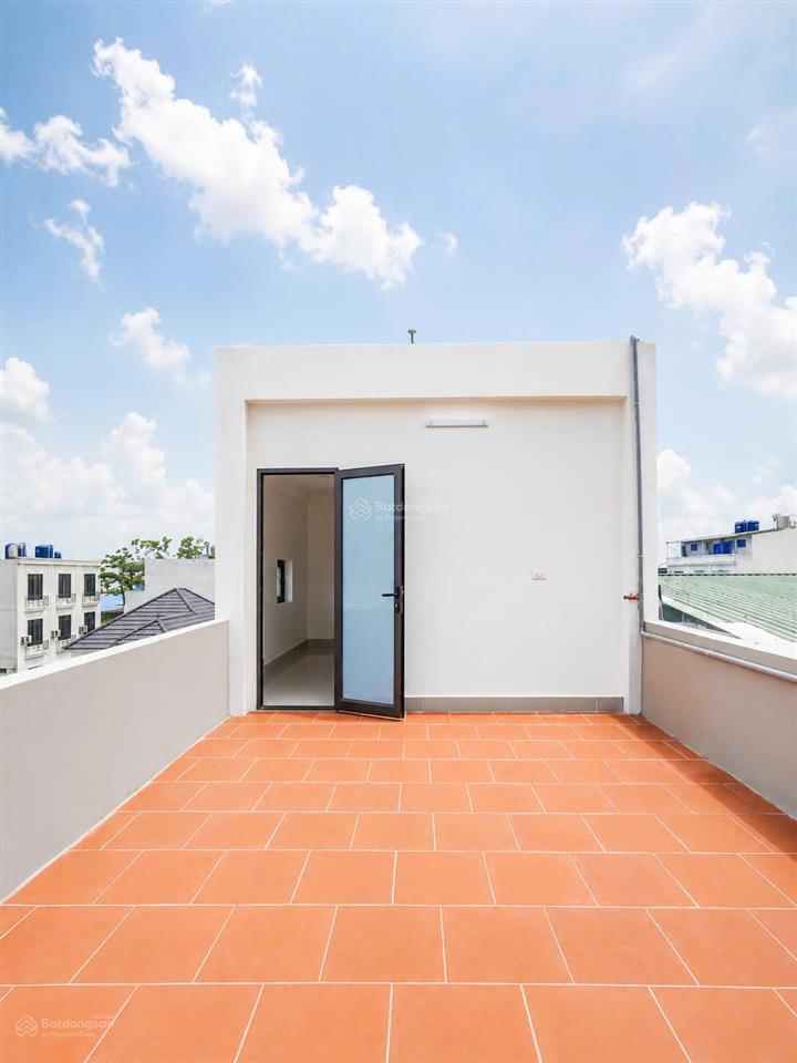 Nhà riêng 4tx70m2  sân riêng đỗ đậu oto  2,5km ra viện nhi  đại học phenika l/h 0328 107 ***