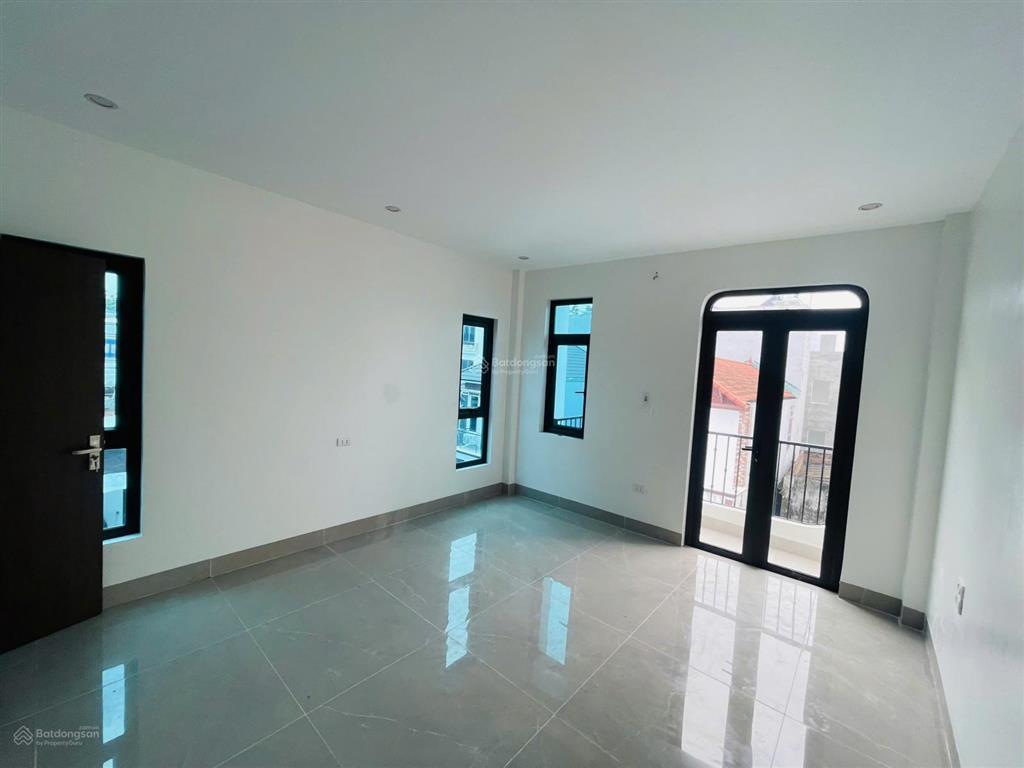 Nhà riêng 4tx70m2  sân riêng đỗ đậu oto  2,5km ra viện nhi  đại học phenika l/h 0328 107 ***