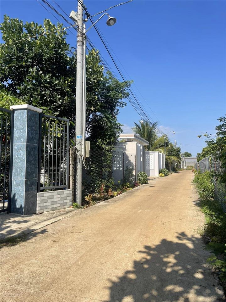 Đất vườn 2000m2 thổ cư 200m2 ngang 30m giá 1 tỷ 200tr bình lộc long khánh đồng nai