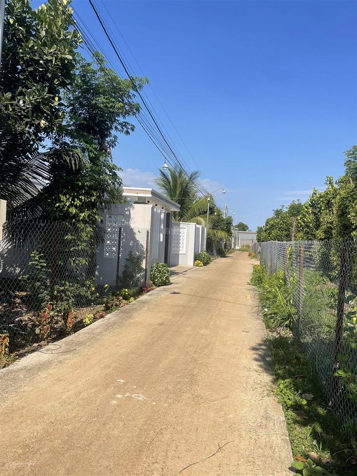 Đất vườn 2000m2 thổ cư 200m2 ngang 30m giá 1 tỷ 200tr bình lộc long khánh đồng nai