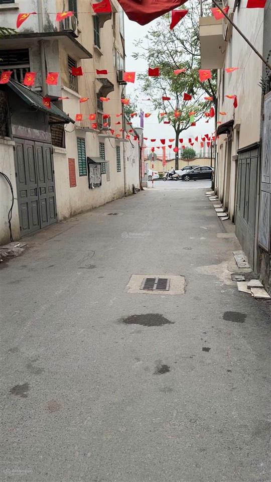 Thanh xuân ô tô tránh vào nhà  gần đh y hà nội lê trọng tấn  tôn thất tùng  hv phòng không