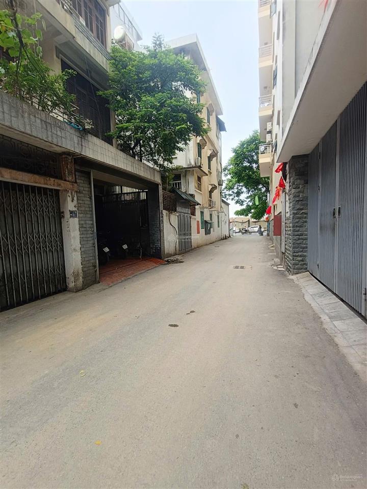 Thanh xuân ô tô tránh vào nhà  gần đh y hà nội lê trọng tấn  tôn thất tùng  hv phòng không