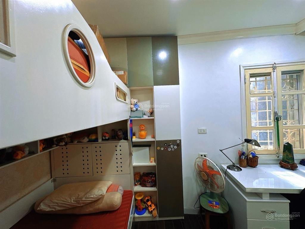Ô tô 4 chỗ đỗ cổng  rộng  phố vip thái hà  hàng hiếm  dân xây