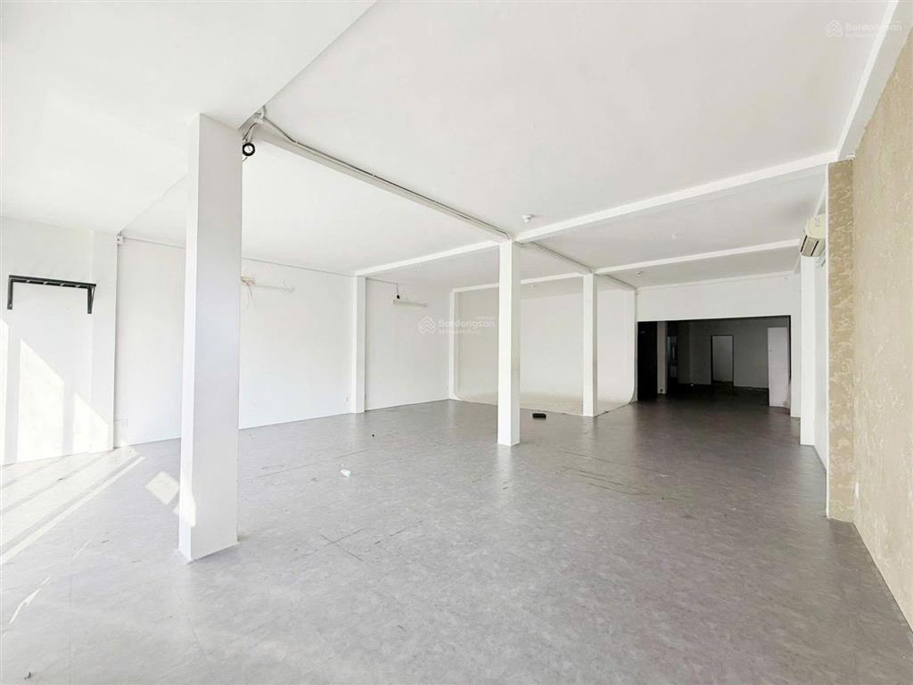 Cho thuê sàn văn phòng đường điện biên phủ q10 dt 132m2, mt8m. làm văn phòng cty. hotline 039846098