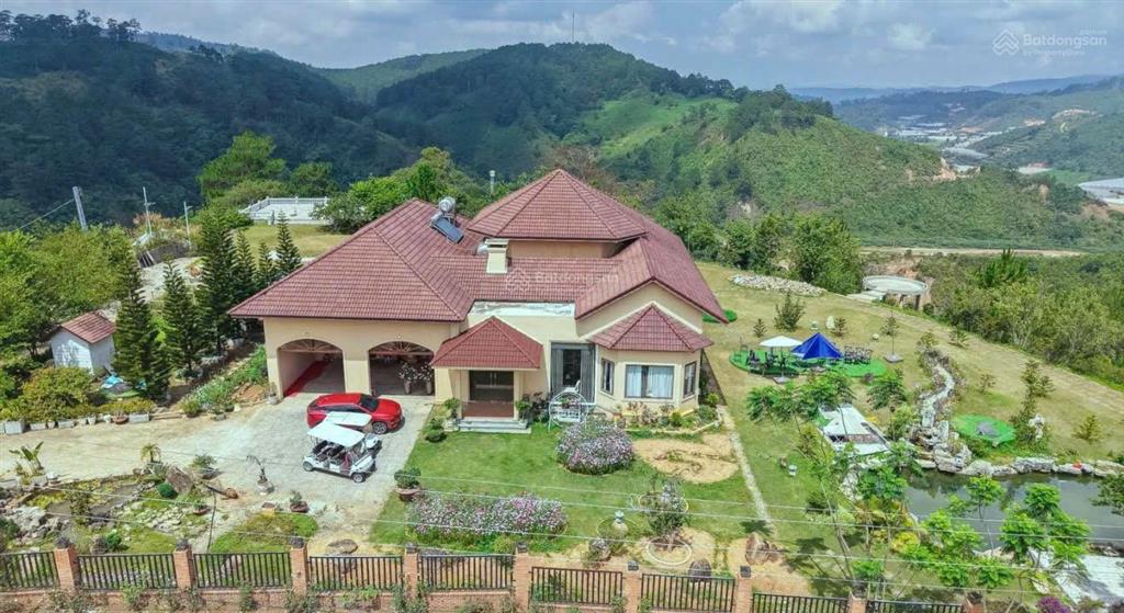 Bán biệt phủ đỉnh đồi view rừng thông điệp trùng đà lạt 20.000m² thực tế có sân golf, giá 40 tỷ