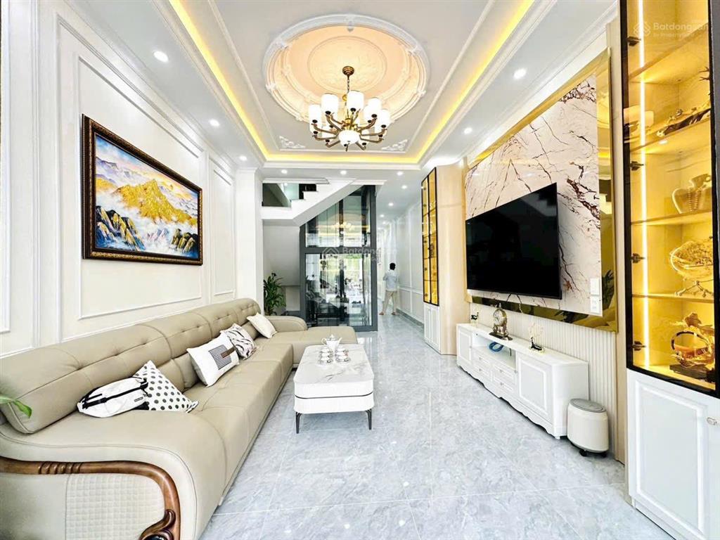 Bán nhà phố 5 tầng có thang máy trung tâm đà lạt, full nội thất, gara ô tô, 92m², giá 13,6tỷ
