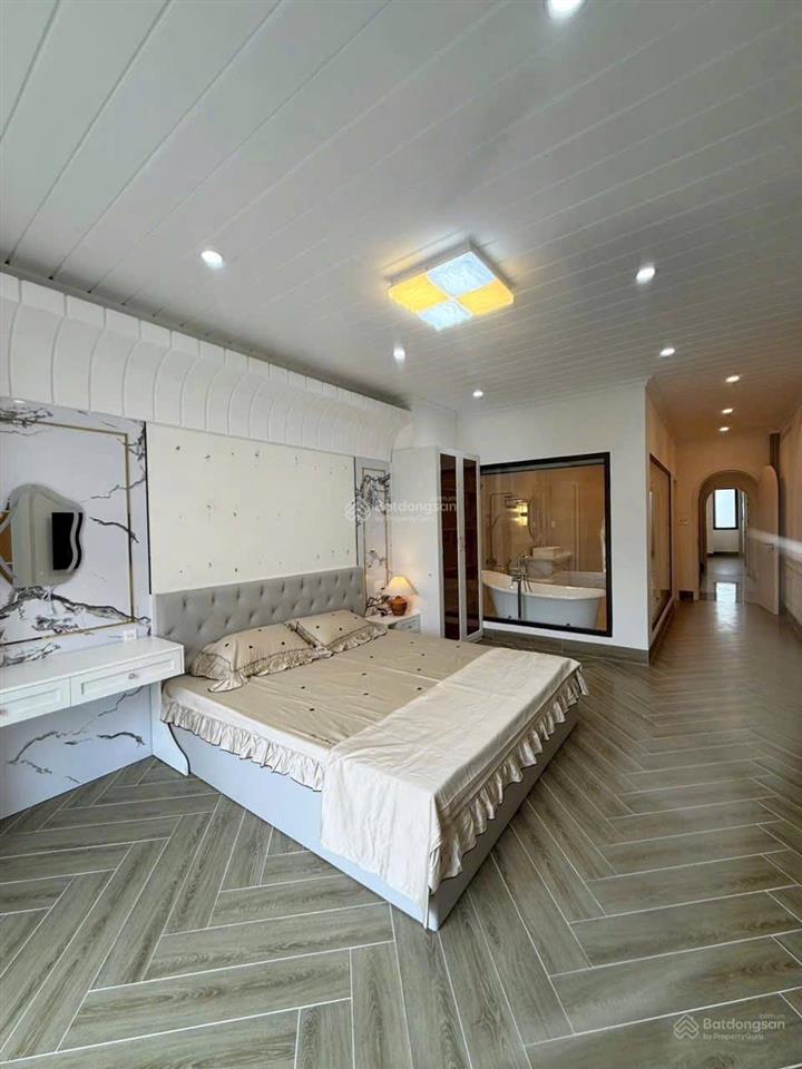 Bán nhà phố 5 tầng có thang máy trung tâm đà lạt, full nội thất, gara ô tô, 92m², giá 13,6tỷ
