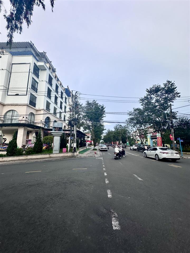 Bán đất hiếm trung tâm đà lạt mặt tiền quang trung, full xây dựng