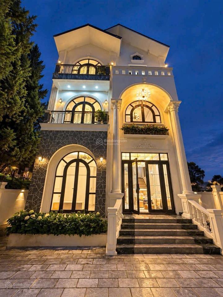 Biệt thự mới tinh thiết kế hiện đại có phòng ngủ tầng trệt đường trịnh hoài đức