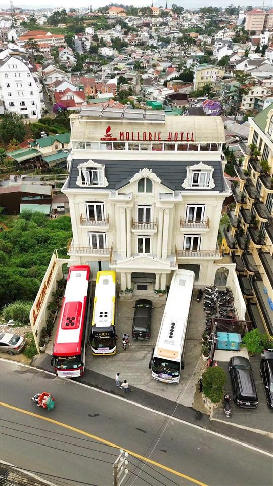 Bán khách sạn 3 sao mặt tiền tô hiến thành, tp đà lạt. dt 955m², 42 phòng, giá 180 tỷ