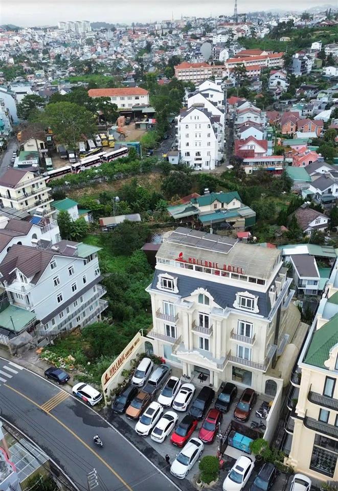 Bán khách sạn 3 sao mặt tiền tô hiến thành, tp đà lạt. dt 955m², 42 phòng, giá 180 tỷ