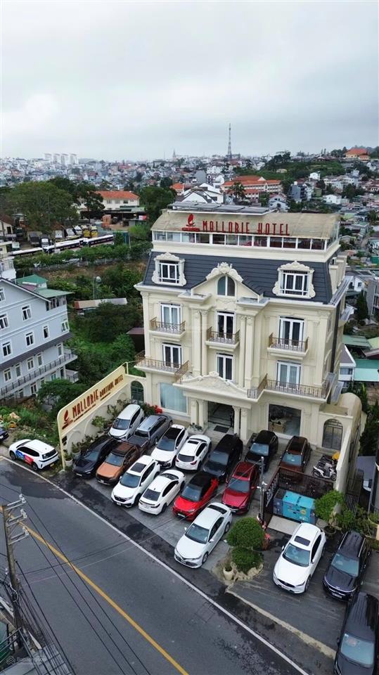 Bán khách sạn 3 sao mặt tiền tô hiến thành, tp đà lạt. dt 955m², 42 phòng, giá 180 tỷ