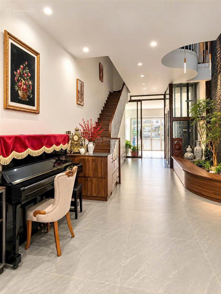 Bán nhà phố mặt tiền kqh phạm hồng thái, đà lạt. dt 90m2, sổ riêng, giá 15.5 tỷ