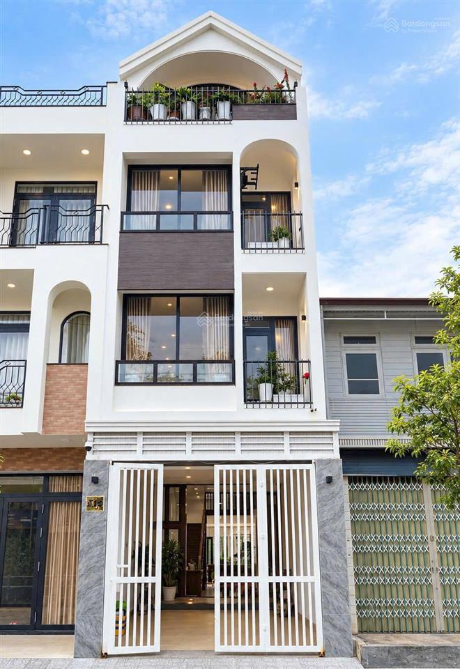 Bán nhà phố mặt tiền kqh phạm hồng thái, đà lạt. dt 90m2, sổ riêng, giá 15.5 tỷ