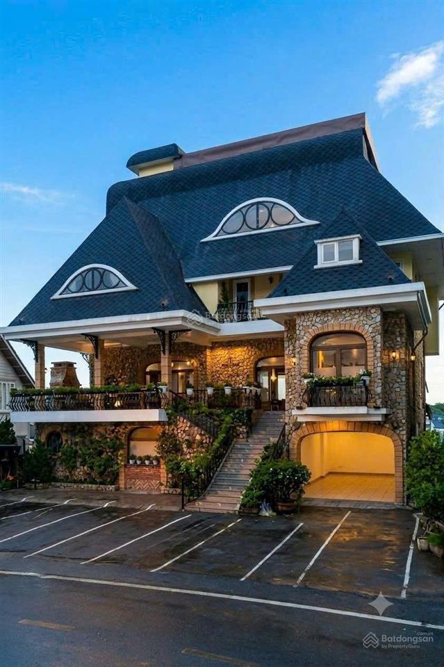 Bán khách sạn mặt tiền đống đa, đà lạt, hơn 30 phòng, view thung lũng, giá 105 tỷ