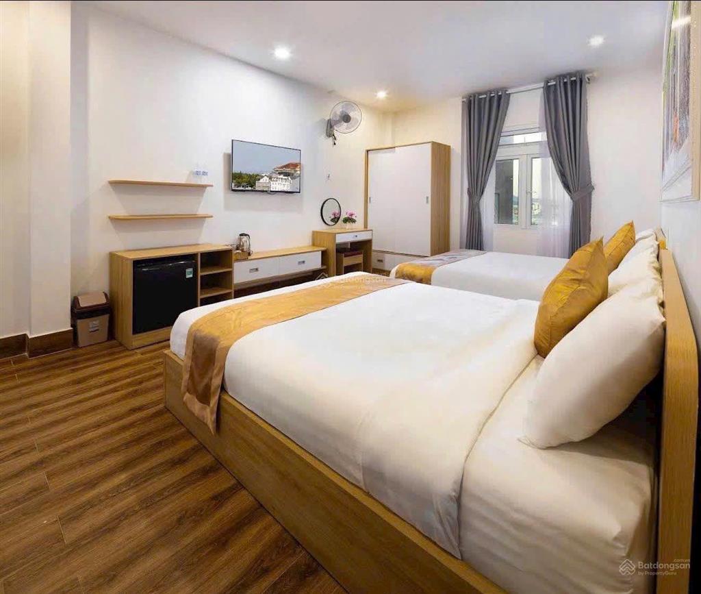 Giảm 10 tỷ, bán khách sạn 6 tầng phù đổng thiên vương, đà lạt, 19 phòng, giá 28 tỷ
