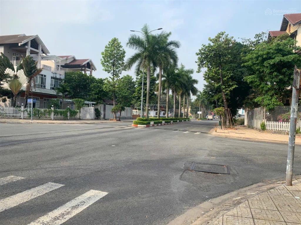 Khu biệt thự tiamo, khu ven sông sông sài gòn, view công viên. giá siêu tốt. dt 375m2