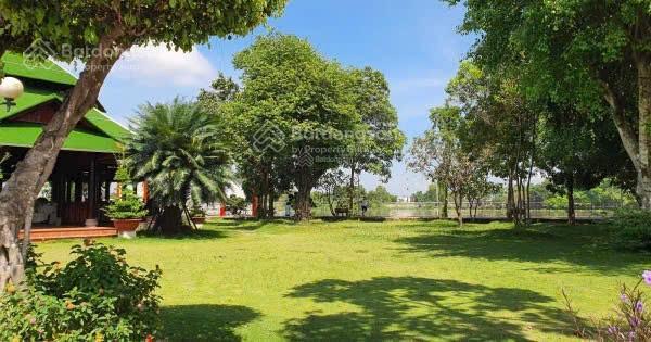 Khu biệt thự tiamo, khu ven sông sông sài gòn, view công viên. giá siêu tốt. dt 375m2
