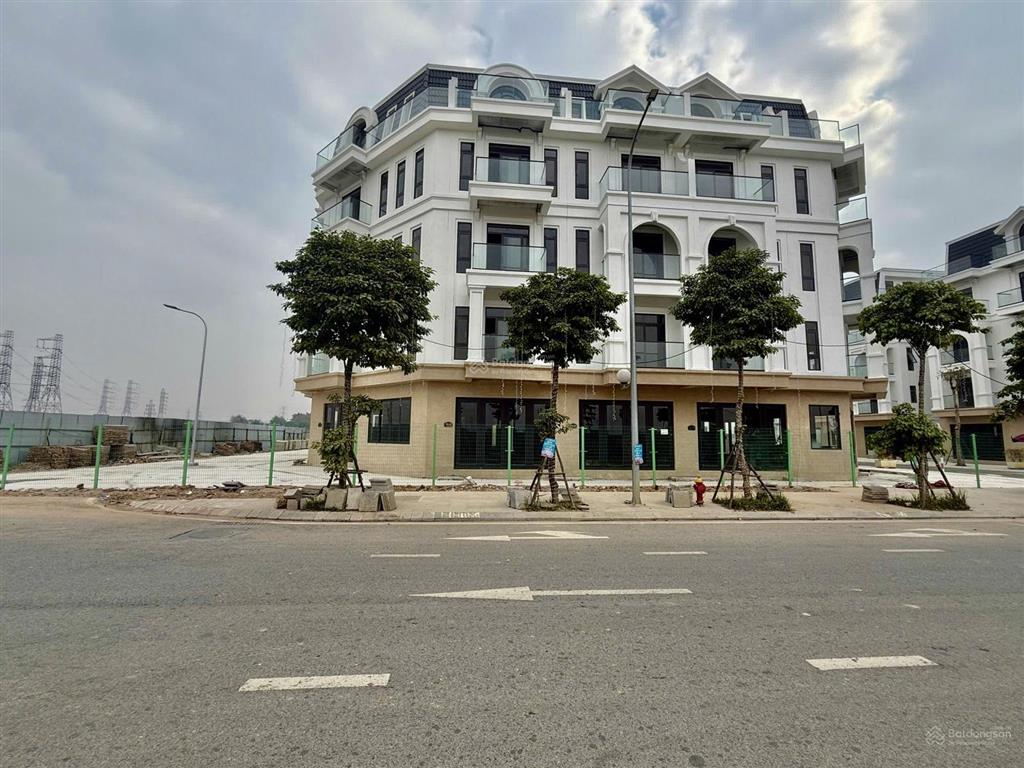 Cc cần bán gấp căn om1509 mặt đường lý tử tấn đường 33m hai làn xe giá 22.5 tỷ có video thực tế