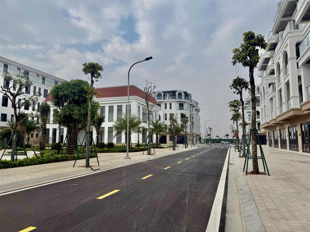 Cc cần bán gấp căn om1509 mặt đường lý tử tấn đường 33m hai làn xe giá 22.5 tỷ có video thực tế