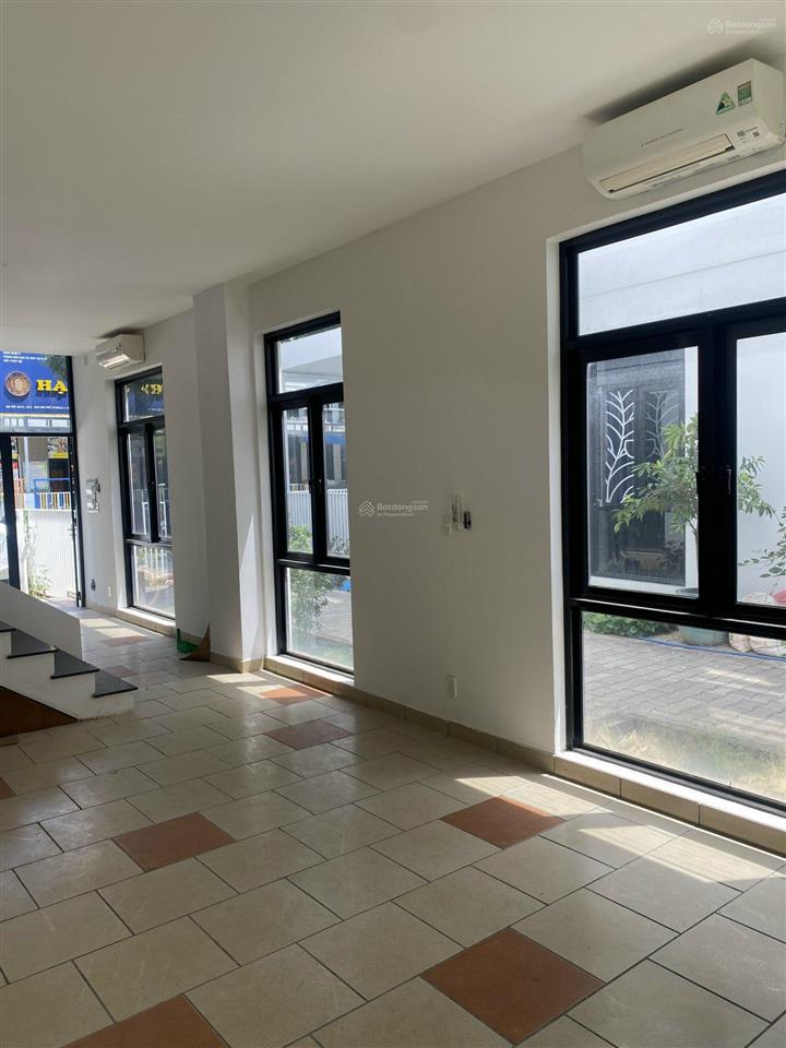 Cần tiền bán gấp nhà phố liền kề citi bella 2  q2  dt 5x16  (1 trệt2 lầu)  sổ hồng  giá tốt