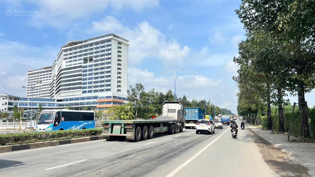 Bán đất xây biệt thự, kho xưởng đối diện bệnh viện 1500 giường, vị trí quá vip