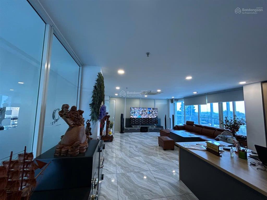 Chính chủ ngộp cần bán tòa nhà văn phòng mặt tiền hồ văn cống