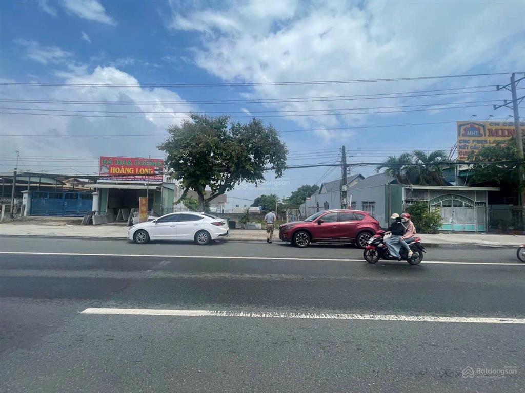 Bán đất mặt tiền giá tham khảo tốt trong khu vực