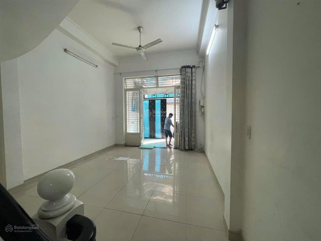 Bán nhà mặt tiền 4.5x35m. cấp 4 tiện xây khách sạn & căn hộ