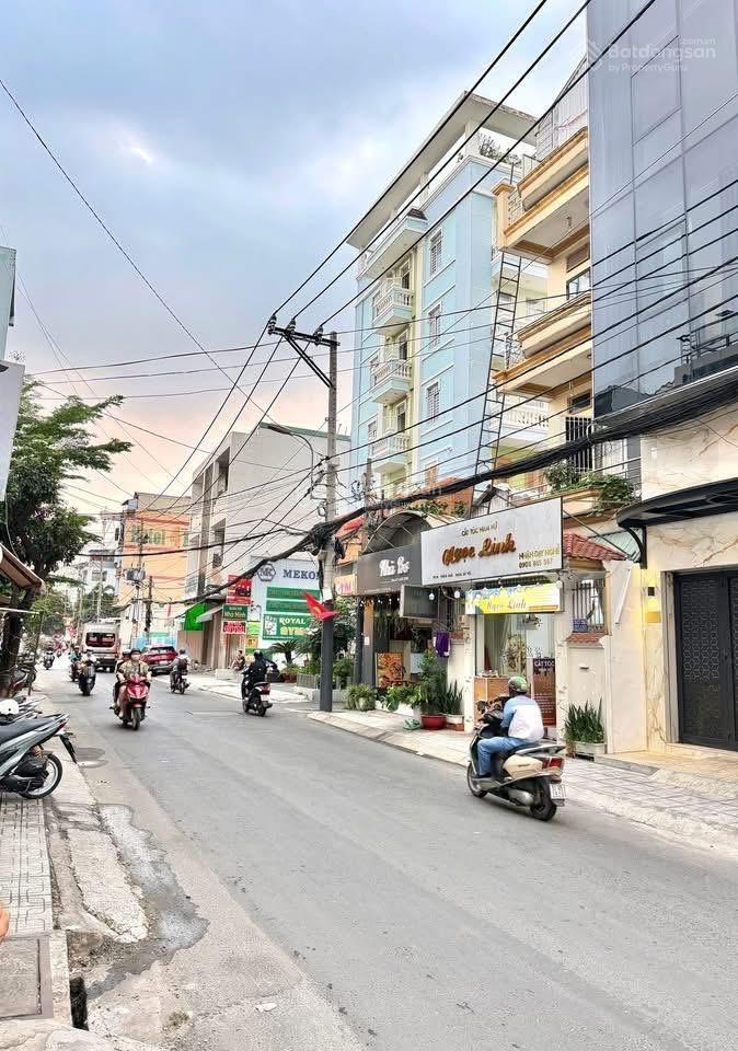 Bán nhà mặt tiền 4.5x35m. cấp 4 tiện xây khách sạn & căn hộ