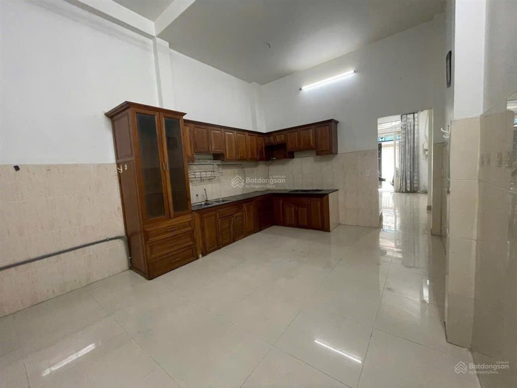 Bán nhà mặt tiền 4.5x35m. cấp 4 tiện xây khách sạn & căn hộ